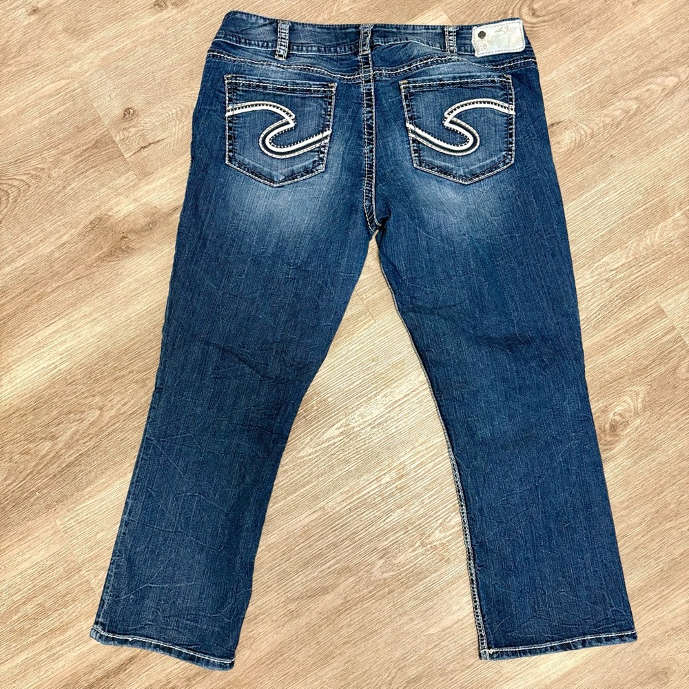 Silver Suki Capri Jeans I5 - Picture 4 of 5